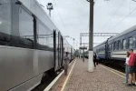 Приміський поїзд на станції Полтава-Південна