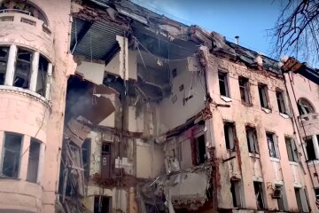 Дом после обстрела россиян. Фото: YouTube, скрин