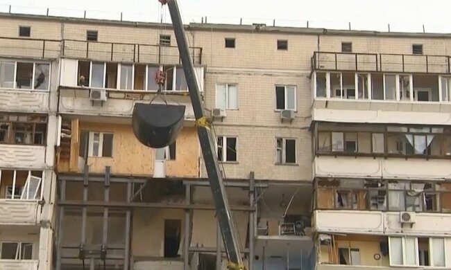 Взрыв на Позняках: люди остались ни с чем, что уцелело после трагедии