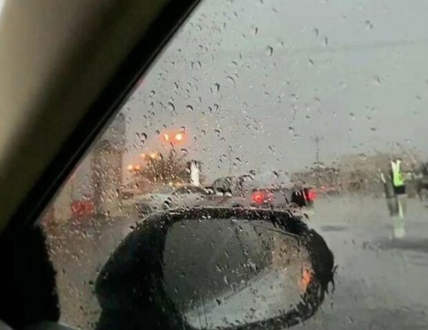 Дощ. Фото: скріншот Youtube