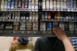 Продажа сигарет, скриншот Sputnik / Константин Чалабов