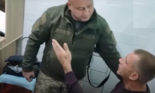 Вручення повісток на роботі, фото: youtube.com