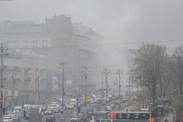 Киев как в фильме-катастрофе: появилось видео адского задымления в столице