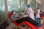 Десятки поліцейських та нацгвардійців відгукнулись на трагедію у Дніпрі: чоловіки та жінки йдуть здавати кров