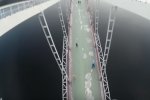 "Весело им! Мозгов 0%": сеть возмутили неадекваты, прокатившиеся по пешеходному мосту в Киеве (видео)