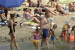 Полно людей на пляже, ночные клубы забиты: что думают киевляне о своей безопасности