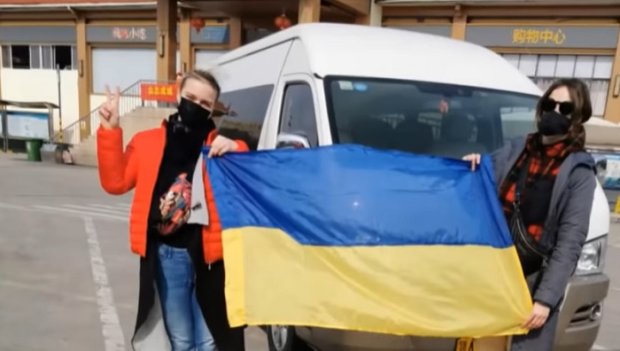 Часть находящихся в странах Азии украинцев отказалась от эвакуации на родину. Фото: YouTube