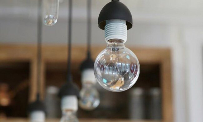 Відключення світла, електроенергія, обстріли. Фото: Стіна