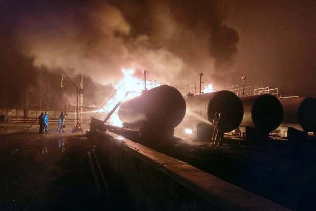 Окупантам дуже гаряче на Донеччині: бавовна прийшла на величезну нафтобазу. Фото наслідків