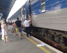 Поезд Укрзализныци. Фото: скриншот YouTube