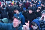 Хоромы друзей Порошенко атаковала толпа людей: вокруг хаос, разъяренные люди жгут файера