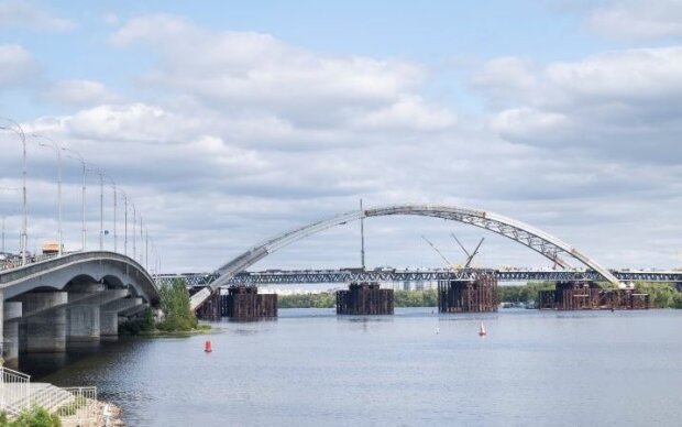 Киевляне рассказали Кличко, что делать с Подольским мостом: достроить и наказать виновных