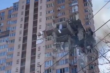В жилой дом попал снаряд. Фото: скриншот YouTube-видео