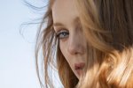 Без макияжа, но с улыбкой: Тина Кароль поделилась снимком с преданной фанаткой