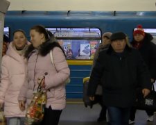 ЧП в столичном метро: центральные станции перекрыты, толпы людей на станциях
