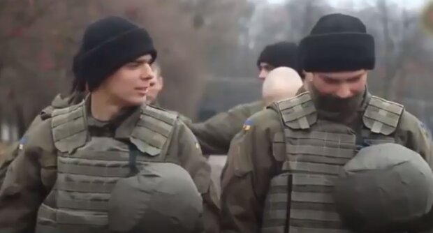 Військовослужбовці. Фото: скріншот YouTube-відео