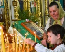 Киевлян заставят молиться: что опять случилось