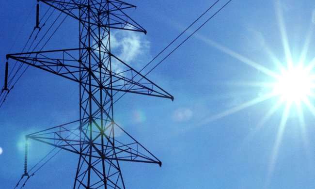 Будут отключать: аномальную жару в Украине не выдерживают даже электросети