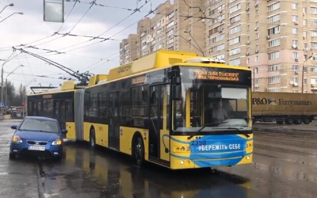 Громадський транспорт Києва. Фото: скріншот Youtube