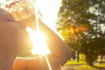 Украину на выходных накроет жара: лето начнется с +33 и ливней