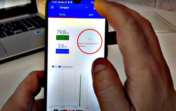 Смартфон. Фото: скриншот YouTube-видео.