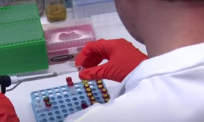 Можно не беспокоиться: медики развенчали еще один миф о передаче коронавируса