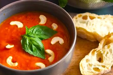 Томатный суп. Фото: YouTube