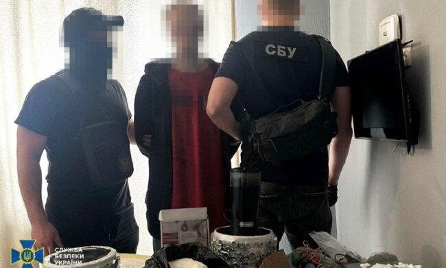Вилучена вибухівка та докази у справі агента фсб, затриманого СБУ в Харкові