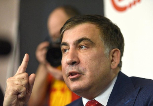 Саакашвили уже прославил Зеленского. Еще не успел прилететь, но прославил