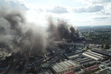 Львовский вокзал пылает. Люди паникуют, все заволокло дымом. Фото