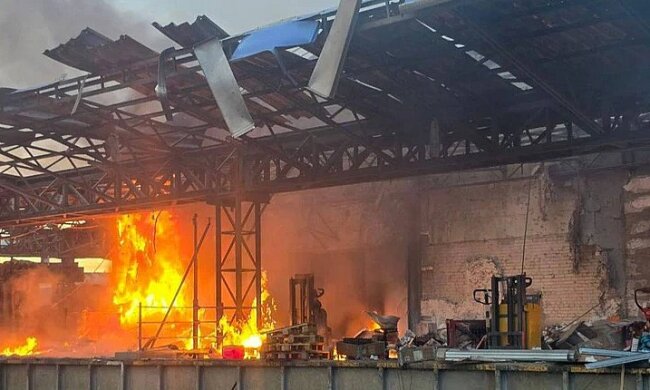 Депо Нової пошти у Харкові після удару дронів