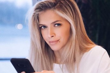Вера Брежнева предстала перед изумленной публикой в наряде из 90-ых: "хотела попроще"