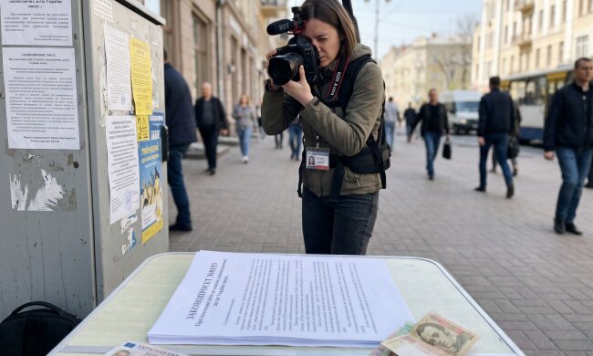 журналіст камера вулиця зйомка законопроєкт персональні дані