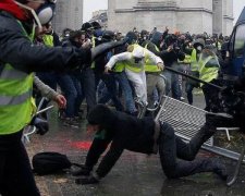 Российскую журналистку побили в Париже во время митинга