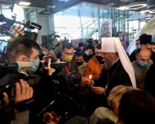 Делегація УПЦ доставила Благодатний вогонь в Україну