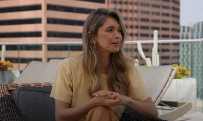 Певица Вера Брежнева порадовала фанатов откровенным нарядом. Фото: скриншот YouTube