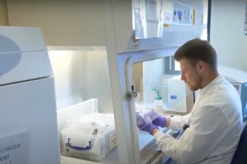 Стaтистикa зболеваемости COVID-19. Фото: скриншот Youtube