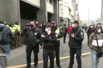Полиция на акции протеста. Фото: скриншот Youtube-видео