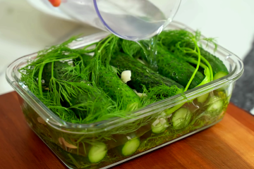 Чому тягне на солоні огірки. Фото: YouTube