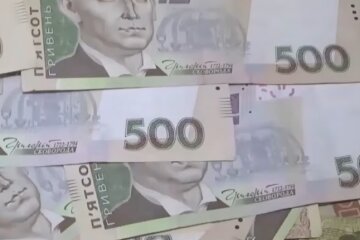 Гроші. Фото: скріншот YouTube