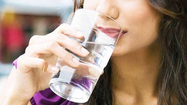 5 причин, чтобы пить много воды: специалисты рассказали для чего это нужно