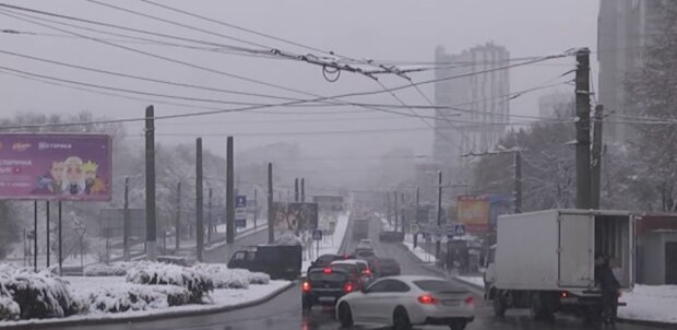 Серйозна негода в Україні: у Нацполіції попередили водіїв щодо стану доріг