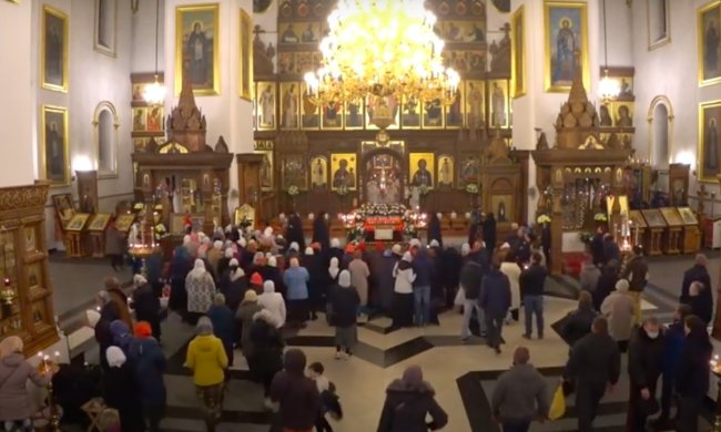 Кидались яйцами и устроили давку: как московский патриархат провел службу в Святогорской лавре