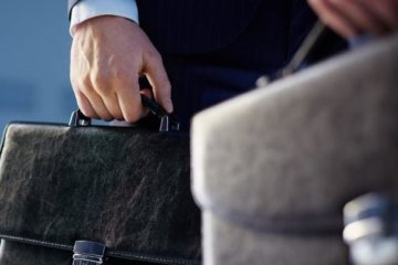 «Зе депутат» вляпался: попросил у мэра Киева 8 квартир для своих помощников