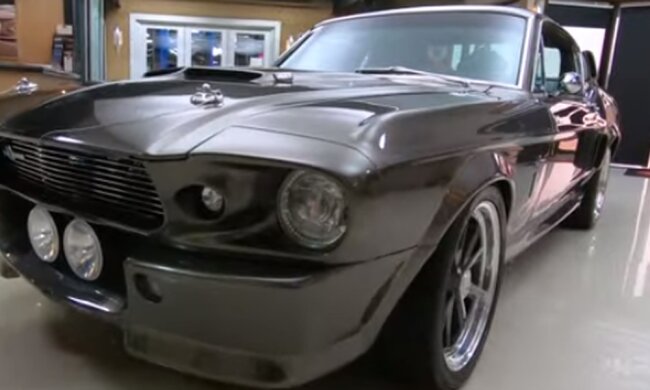 В Киеве заметили автомобиль  Ford Mustang Shelby Eleanor. Фото: скрин YouTube