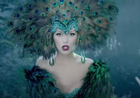 Оля Полякова. Фото: скриншот YouTube.