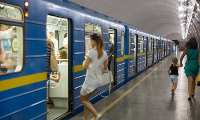 "Если любишь - отпусти": смешные постеры о жетонах взорвали сеть