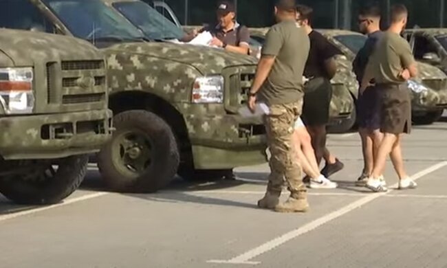 Авто для ЗСУ. Фото: скріншот YouTube-відео