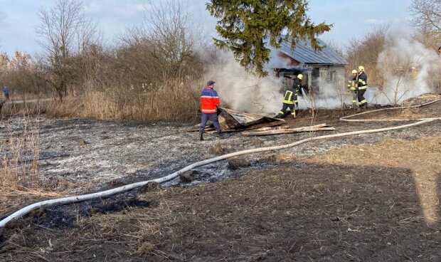 Наслідки спалювання трави та листя. Фото ДСНС