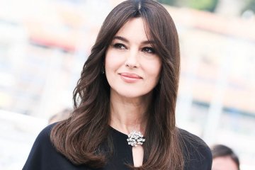 За годы ничуть не изменилась: Моника Беллуччи восхитила поклонников архивным фото топлес